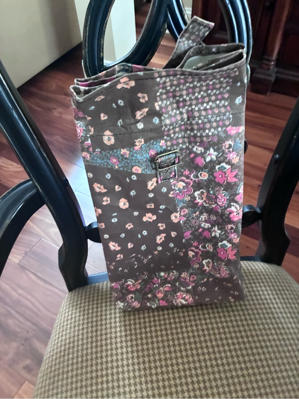 Floral Patchwork Lunch Box in Brown and Pink - Fashionable lunches